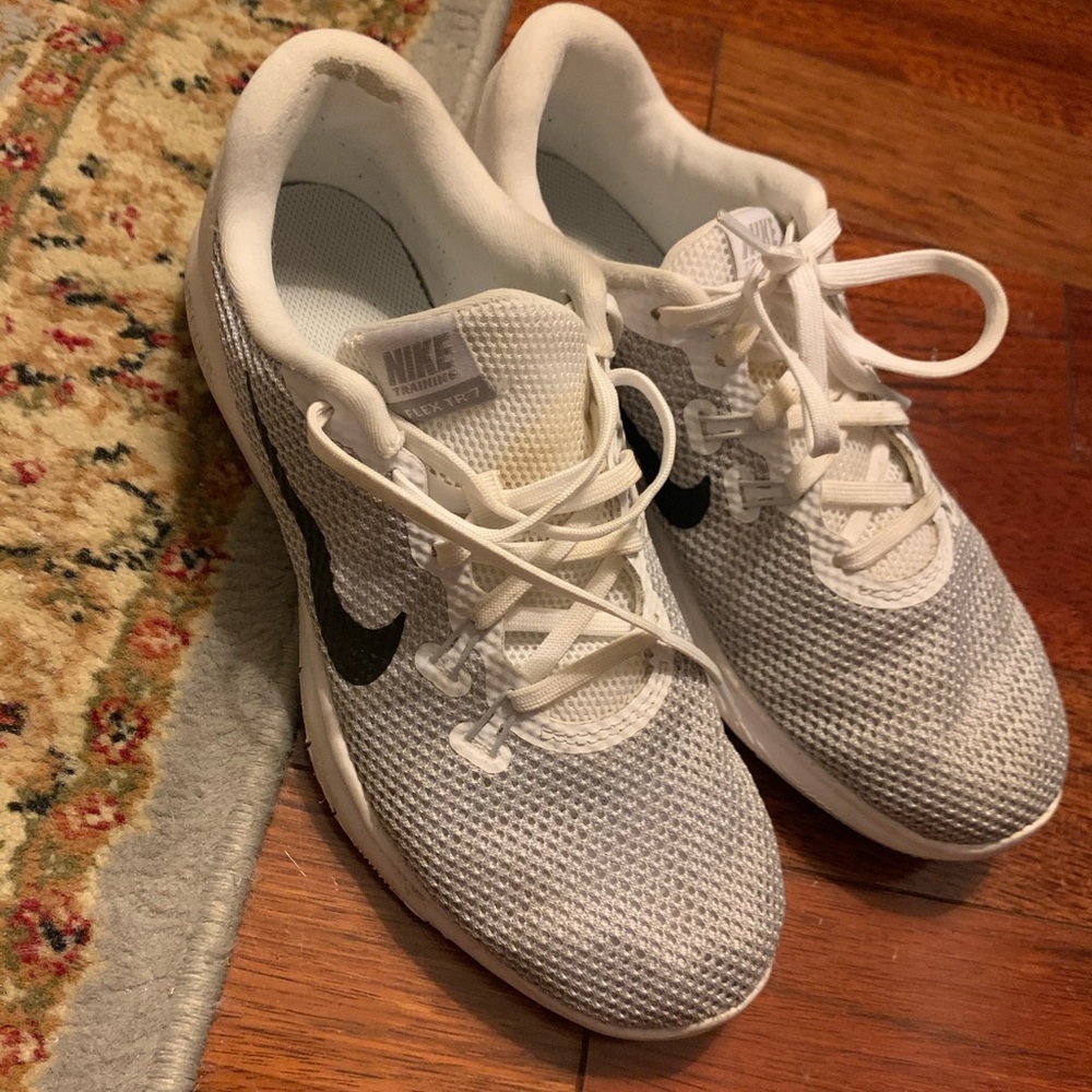 Nikes - Picture 2 of 3
